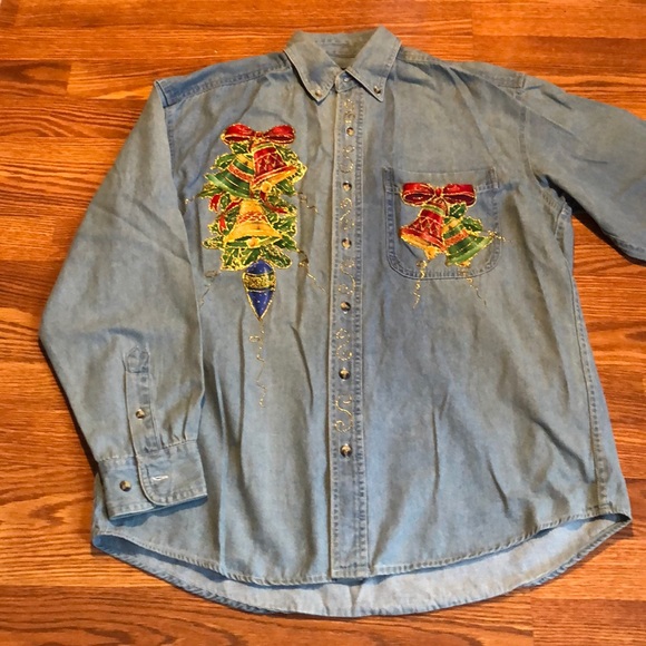 CHRISTMAS Button Up 🎄 - Picture 1 of 5